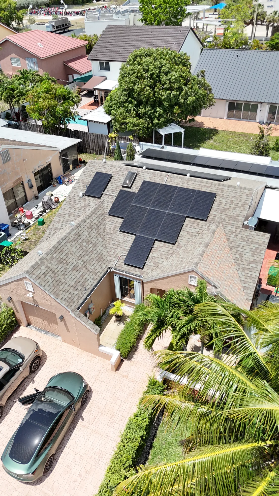 Aerial view of a solar installation on a Florida home (1)